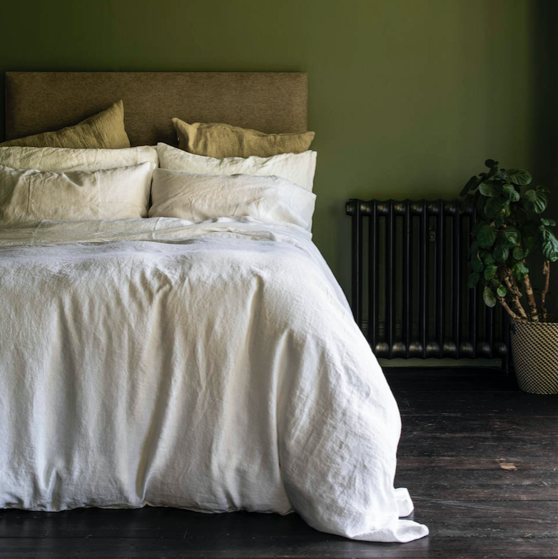 White Linen Duvet Cover - Piglet in Bed